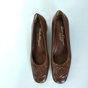 Ferragamo Boutique brown size 7.5